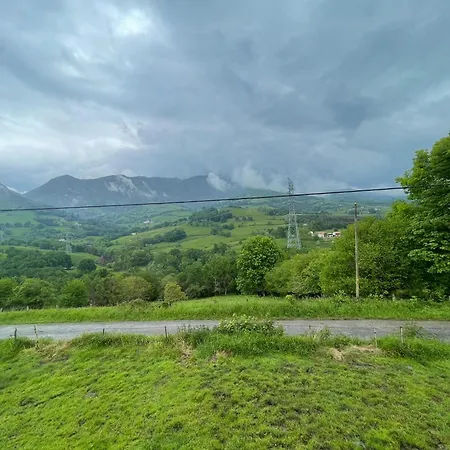 Ca Bastiana La Pinera (Morcin, Asturias)