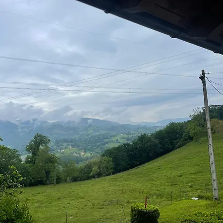 Dom wakacyjny Ca Bastiana La Pinera (Morcin, Asturias)